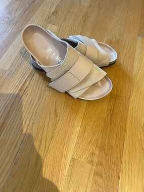 Birkenstock Women’s Light Beige Slide Sandals